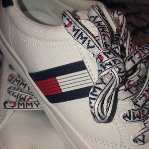 NEW Tommy Hilfiger “I love Tommy” Sneakers (8)